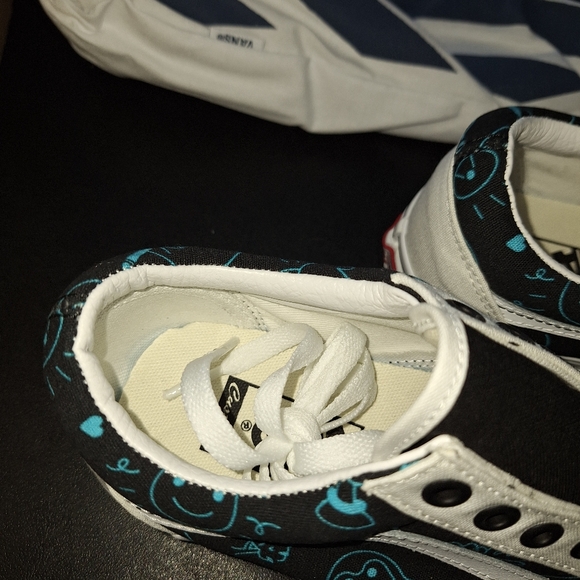 Size 5.5 - VANS Old Skool Low Custom Made Characters - Picture 7 of 13
